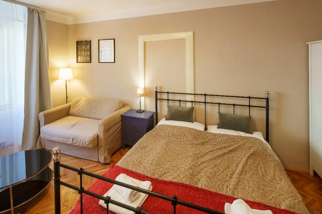 FAMILY ROOM CAPACITY 10 Room, Old Town - Templova Apartments, Prague