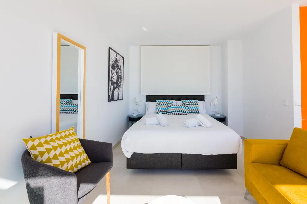 APARTMENT SEA VIEW WITH TERRACE Room, Apartamentos Seafront Boutique Calabeach, Costa Del Sol