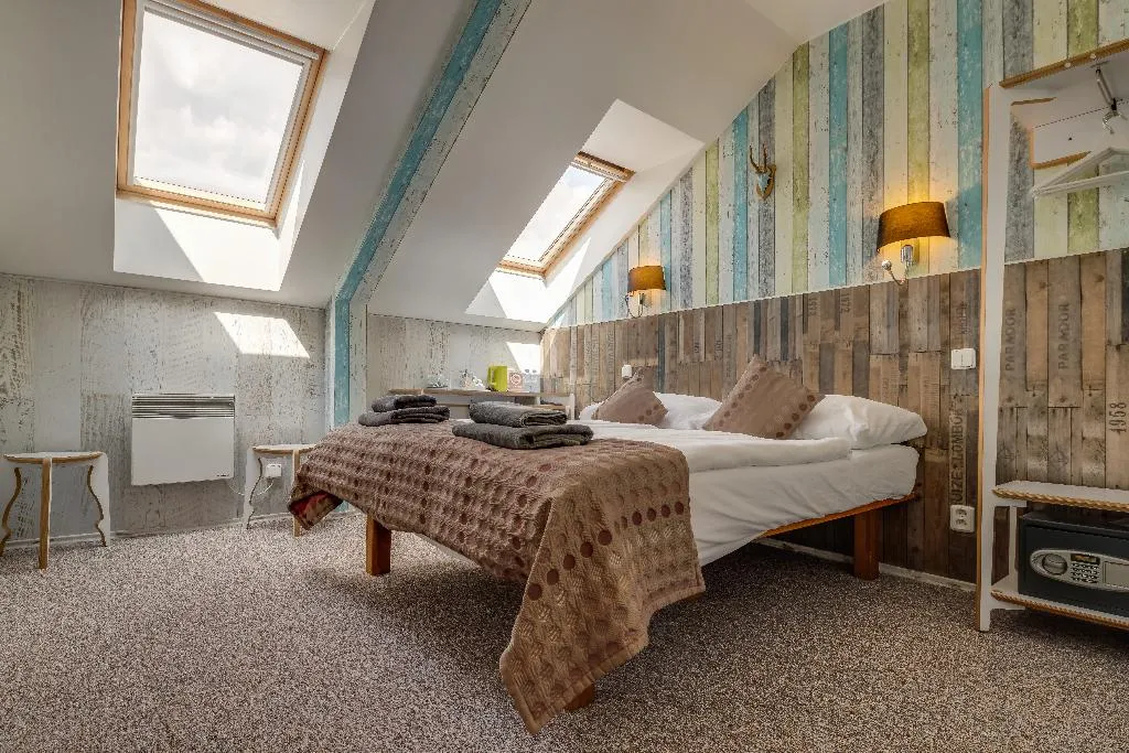 Double or Twin STANDARD Room, Royal Court Hotel, Prague