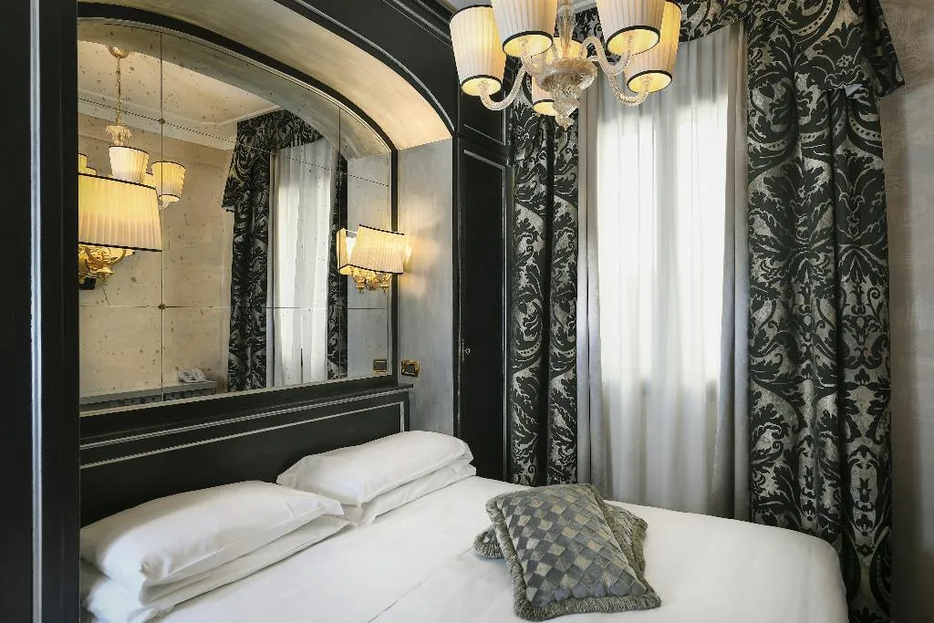 Double or Twin BASIC Room, Campiello Hotel, Venice