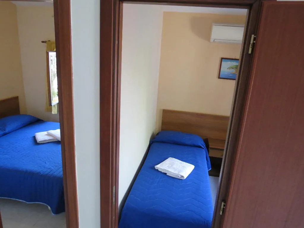 CHALET CAPACITY 3 Room, Baia Serena, Naples