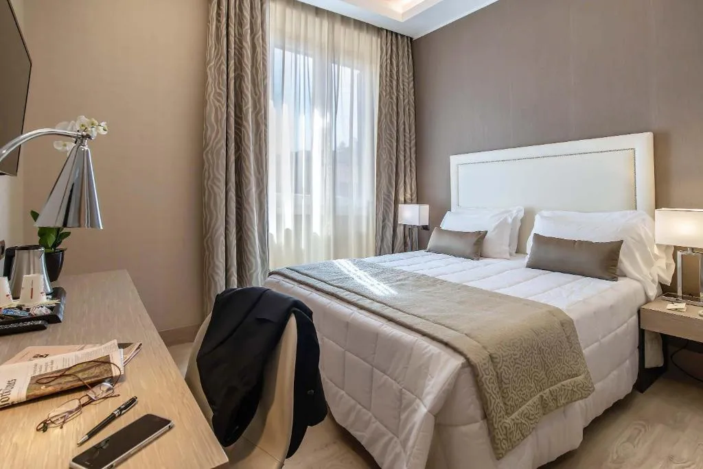Double or Twin DELUXE Room, Genova, Rome