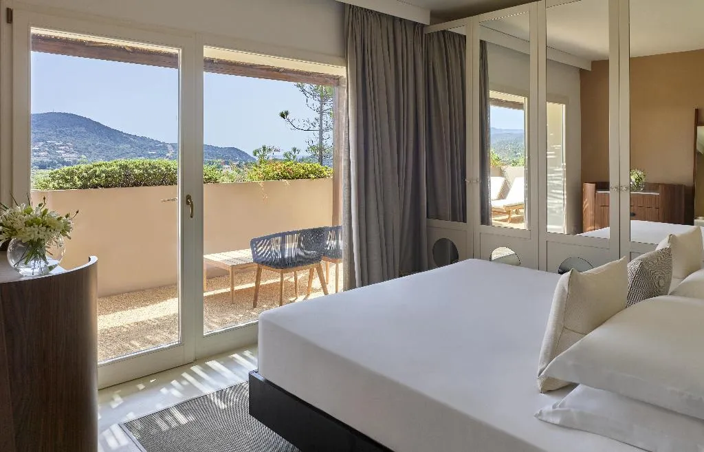 SUITE STANDARD Room, Baia di Chia Resort Sardinia, Curio Collection, Cagliari