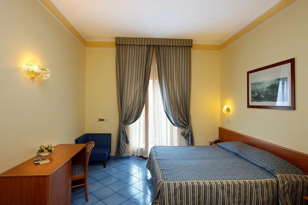 TRIPLE STANDARD Room, Zi' Teresa, Naples
