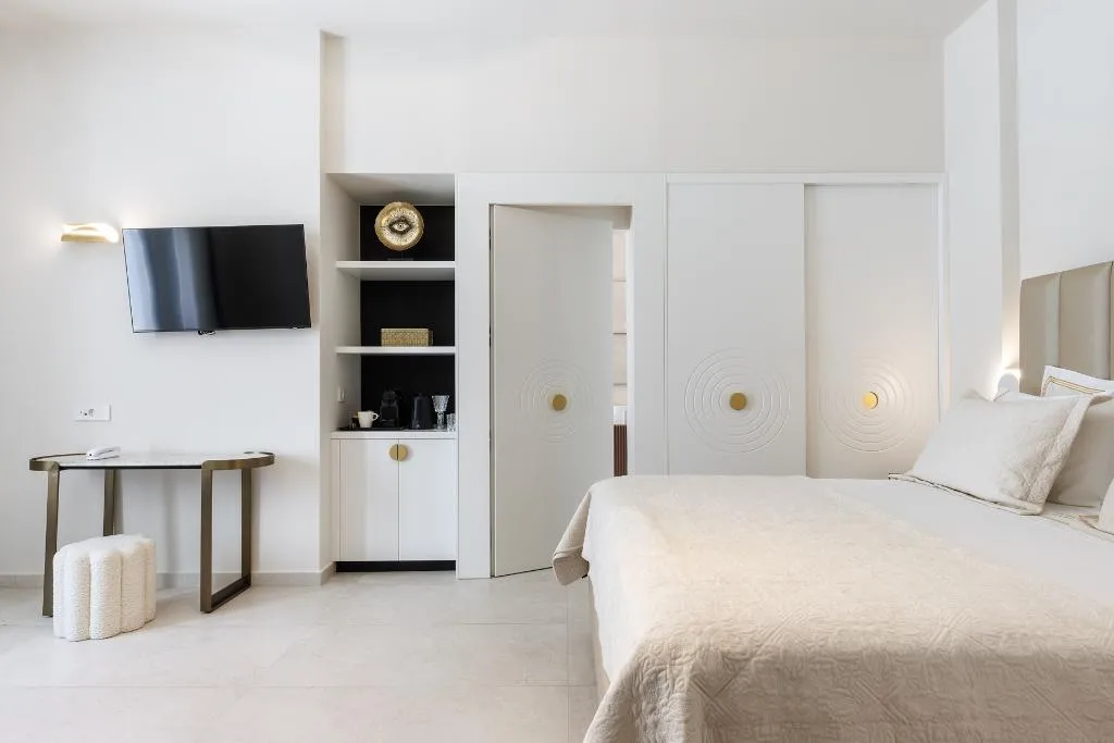 Double or Twin ONE BEDROOM ONE BATHROOM Room, La Madeleine Oia, Santorini