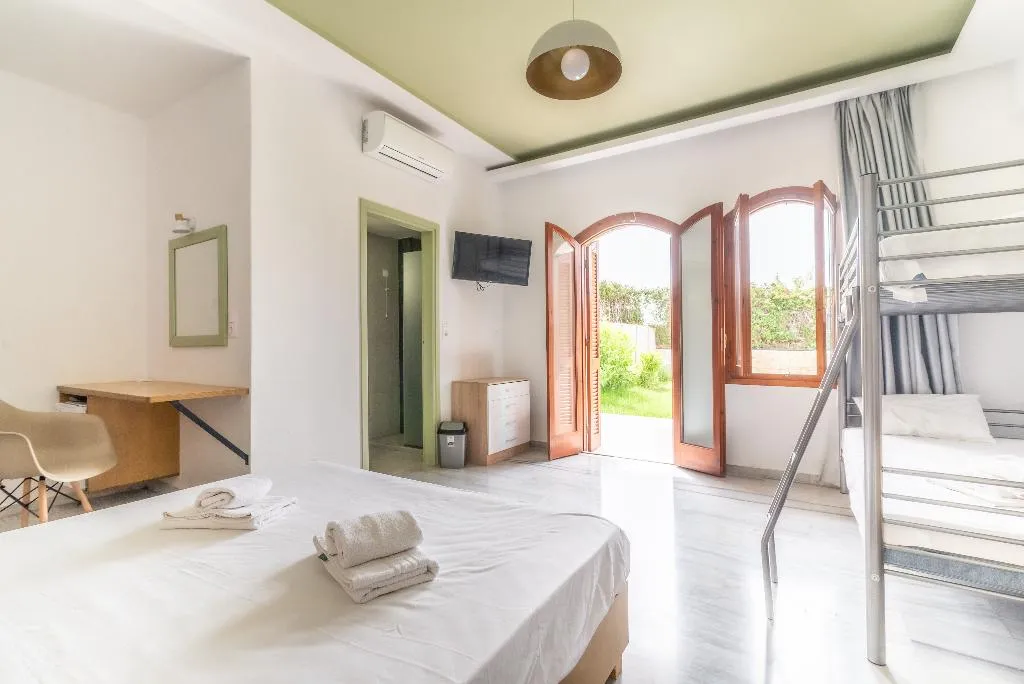 QUADRUPLE ONE BEDROOM ONE BATHROOM Room, Prince Of Lillies, Crete