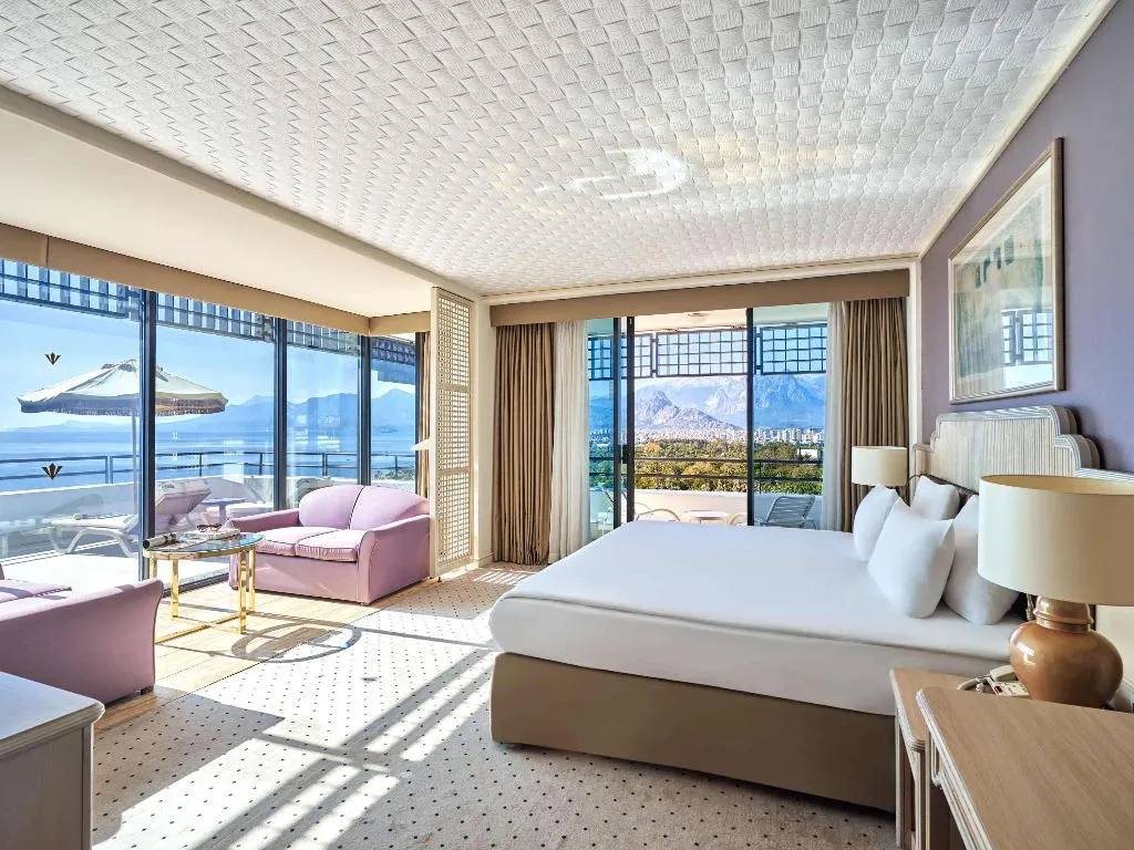 SUITE DELUXE SEA VIEW Room, Rixos Downtown Antalya L.O.L.ThemePark Free Access, Antalya