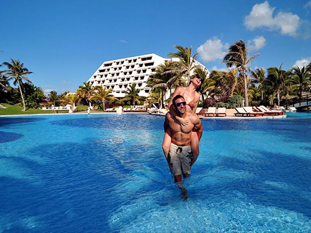 Pool, The Pyramid Cancun by Oasis, Cancun Area
