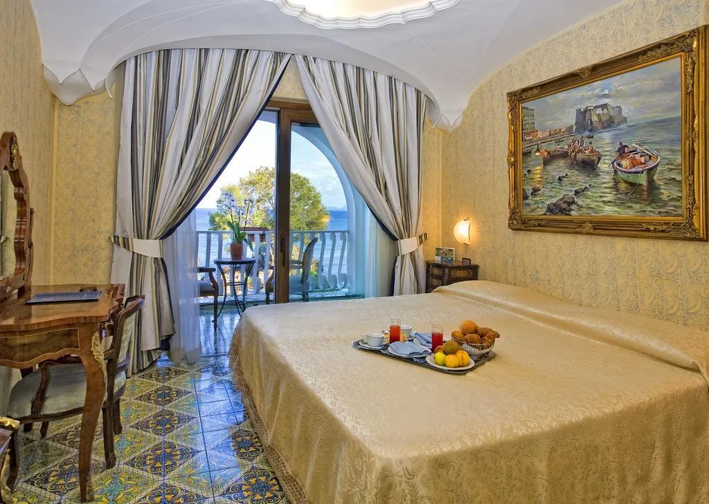 DOUBLE DELUXE Room, Strand Hotel Delfini, Naples