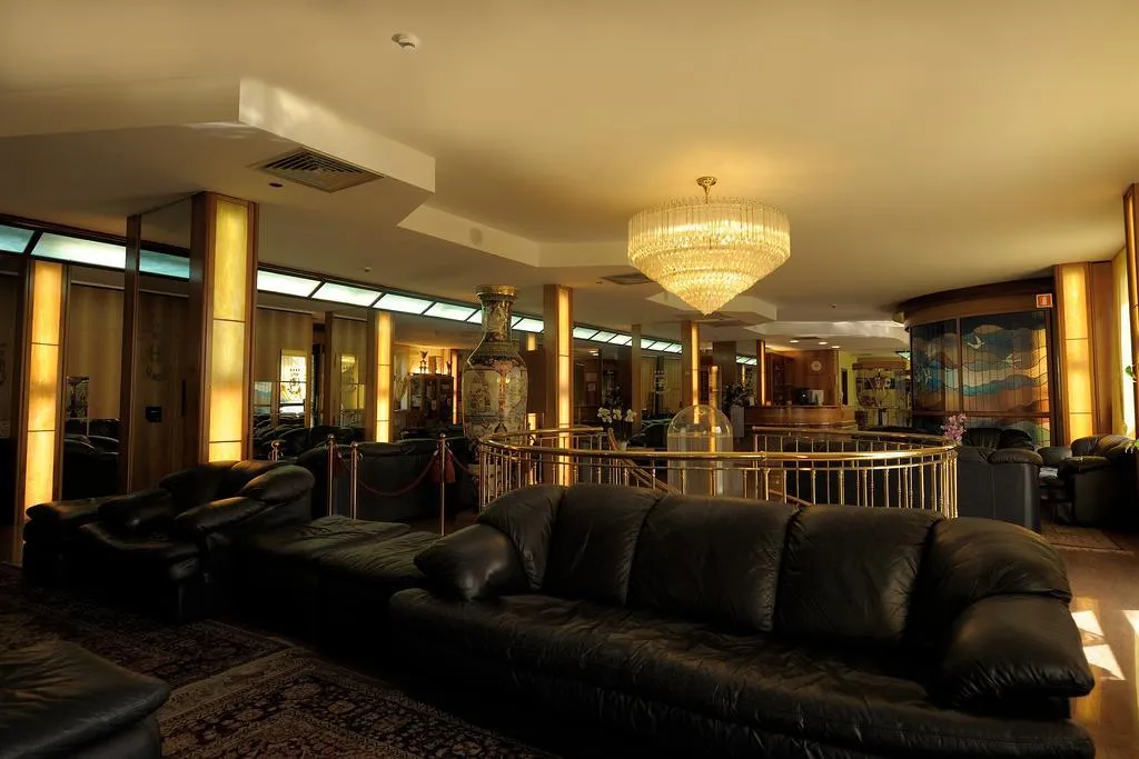 Lobby, Le Moran, Milan