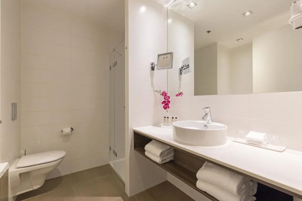 TWIN COMFORT Room, Leonardo Royal Hotel Den Haag Promenade, Amsterdam