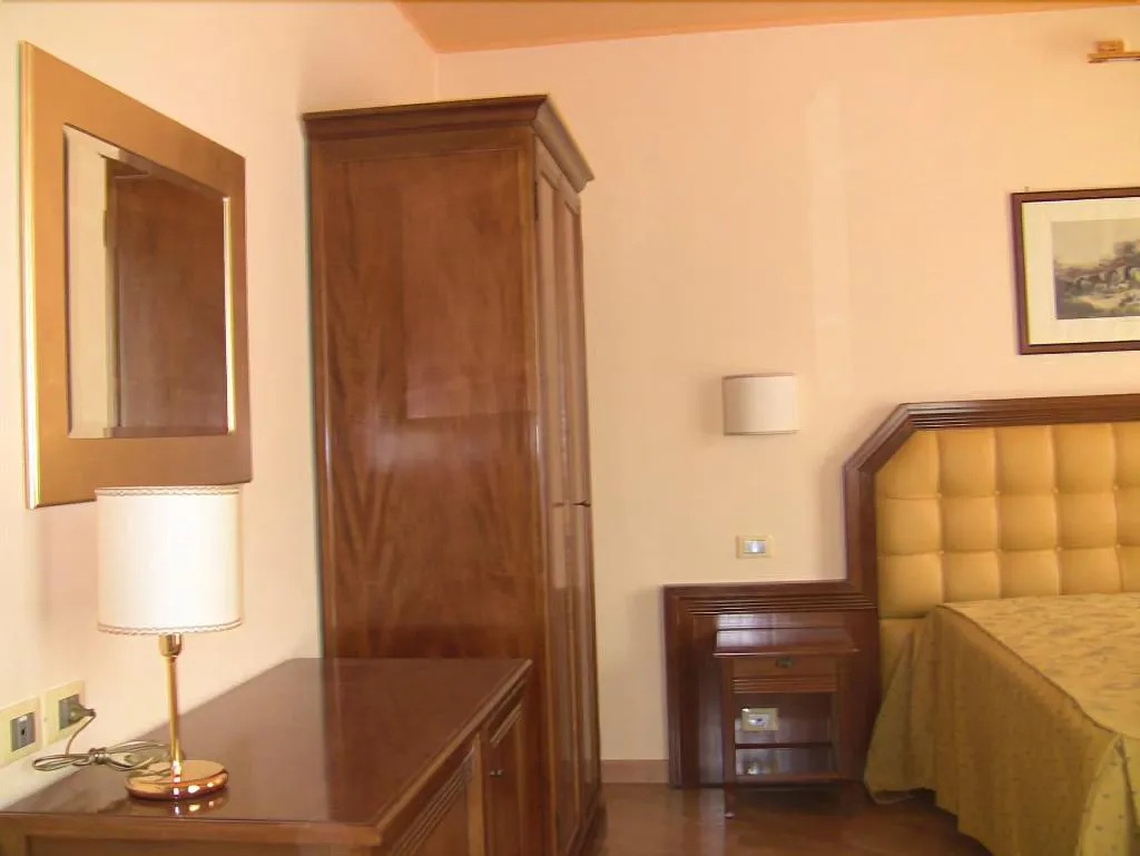 Room, B&B Chiara e Benedetta (La villa degli Ulivi), Perugia