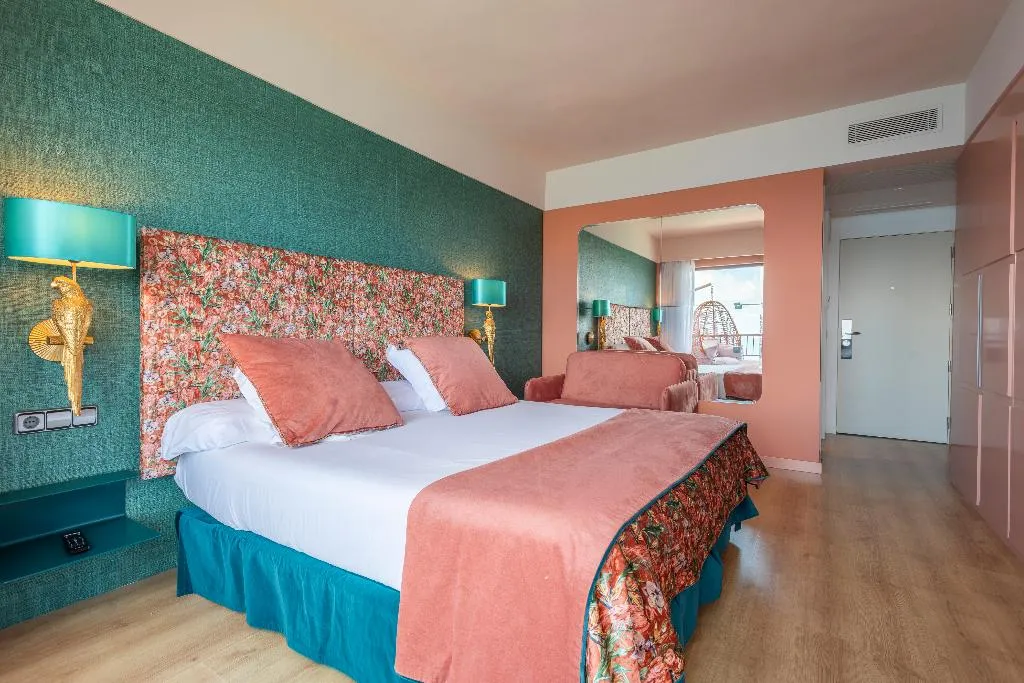 TRIPLE DELUXE SEA VIEW Room, NYX Hotel Ibiza - Adults only, Ibiza