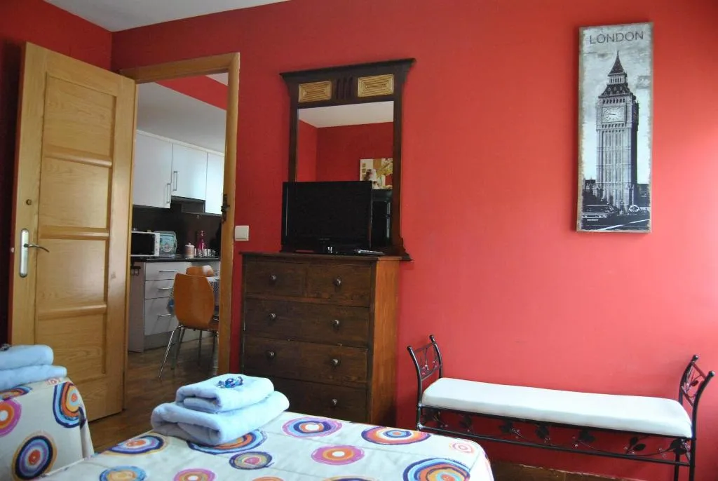 Room, Apartahotel Collarubio, Madrid