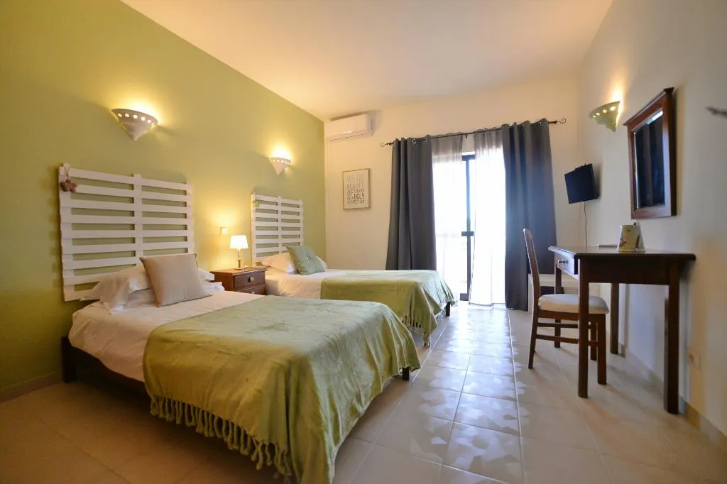 Double or Twin GARDEN VIEW Room, Casa Rosa Montes, Algarve