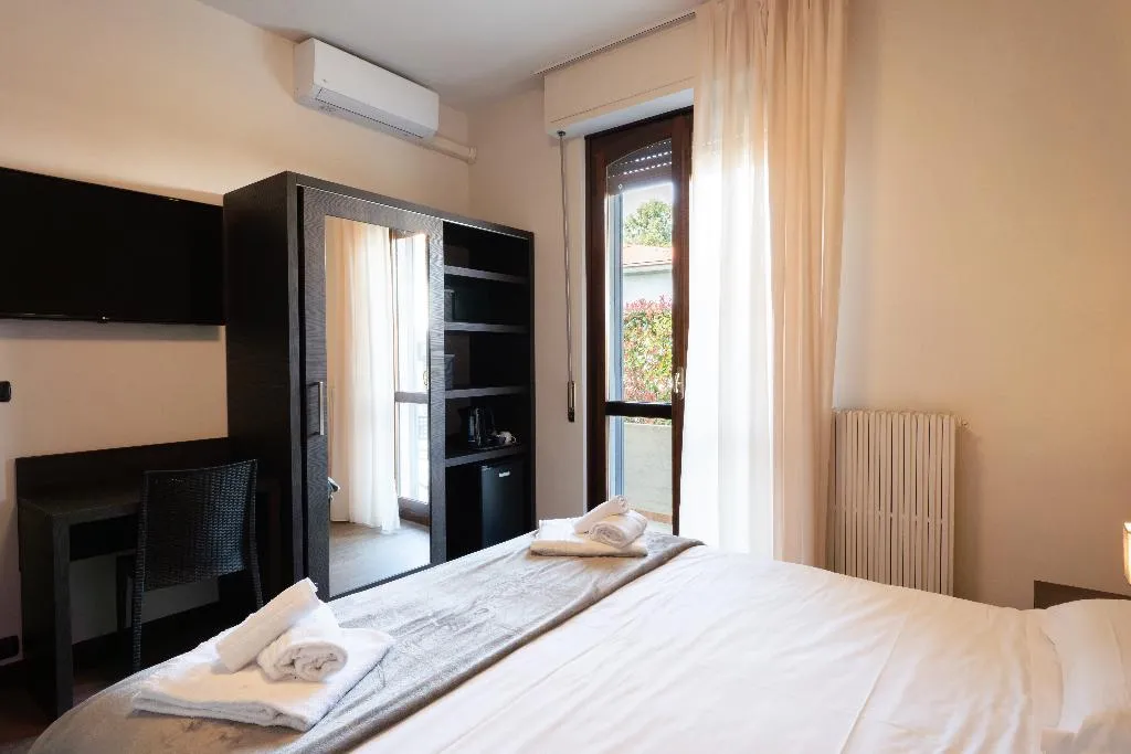 DOUBLE CLASSIC Room, Hotel Gardenia Sirmione, Milan