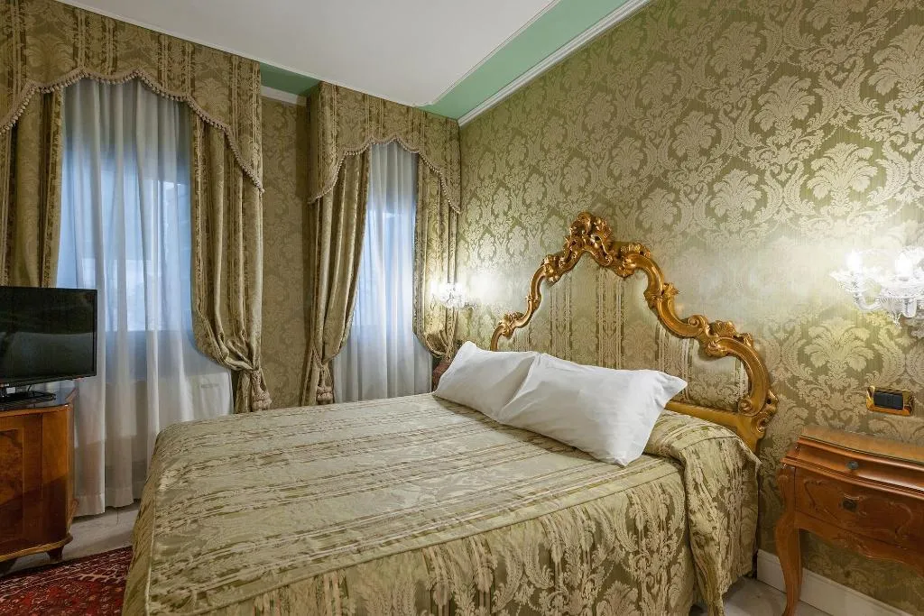 Room, Hotel Al Ponte Antico, Venice