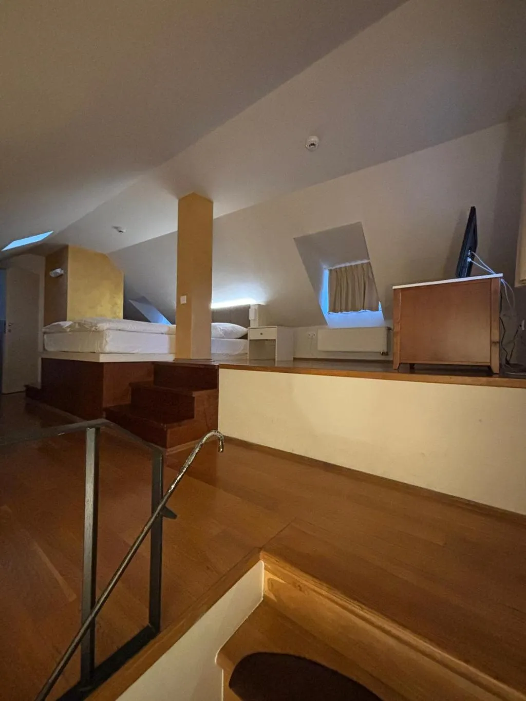 APARTMENT DUPLEX Room, The Golden Wheel, Prague