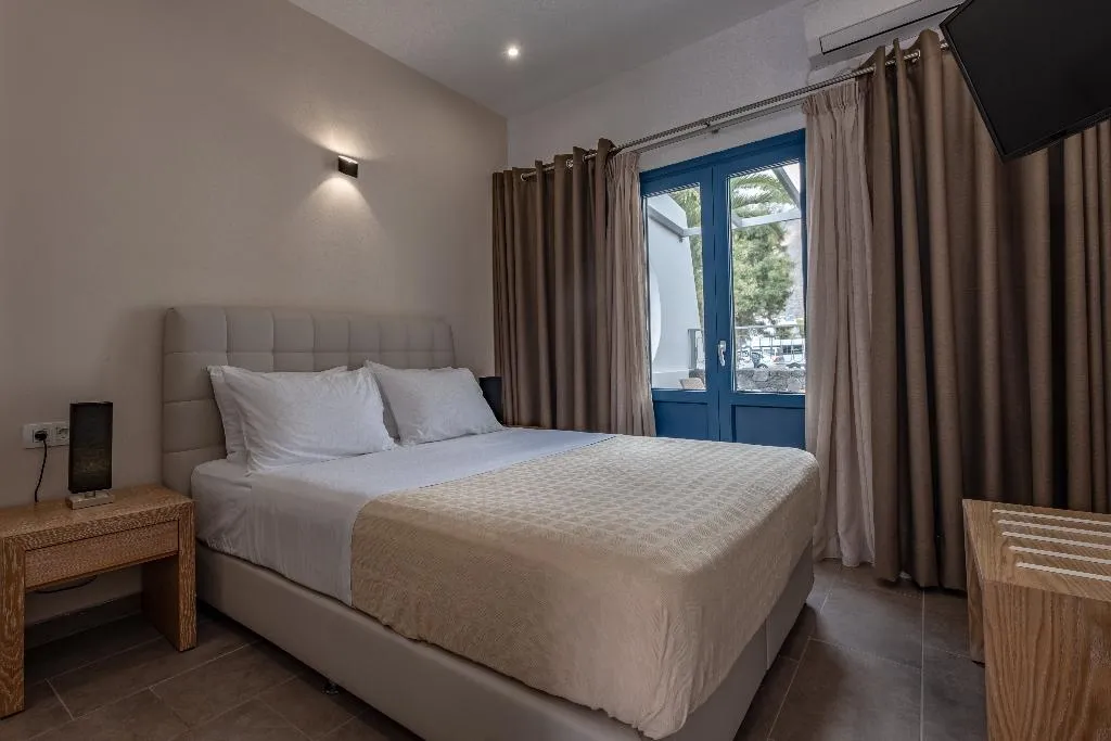 DOUBLE STANDARD Room, Tristhenia Hotel, Santorini