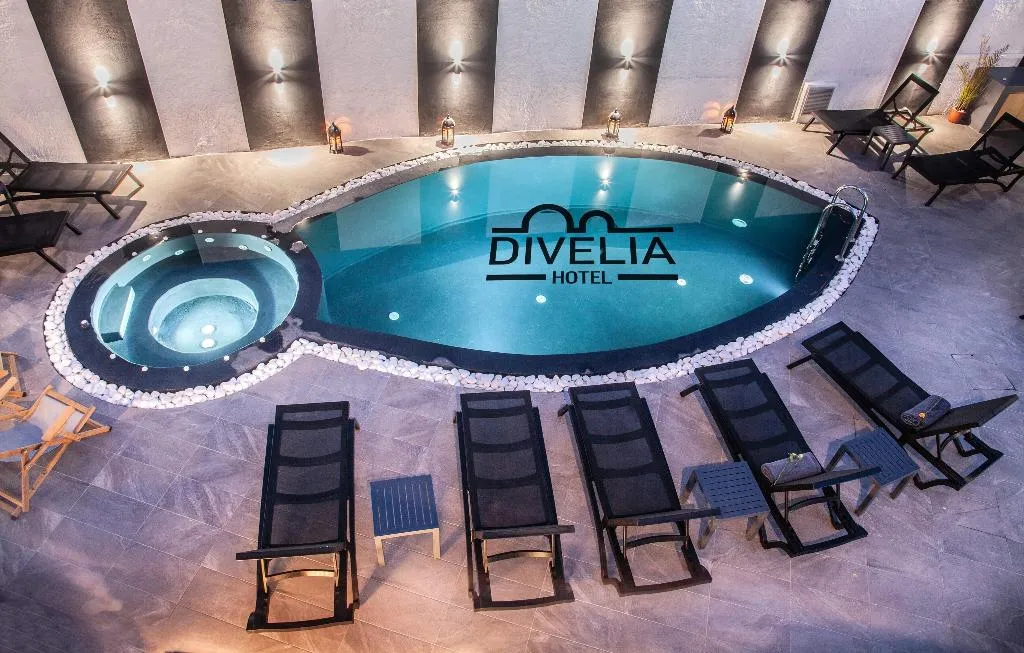 Pool, Divelia, Santorini