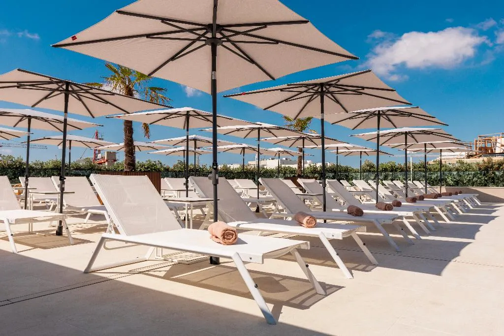 Pool, The Londoner Hotel St. Julians, Malta