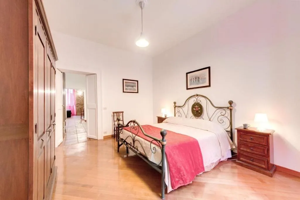 Room, Nova Domizia, Rome