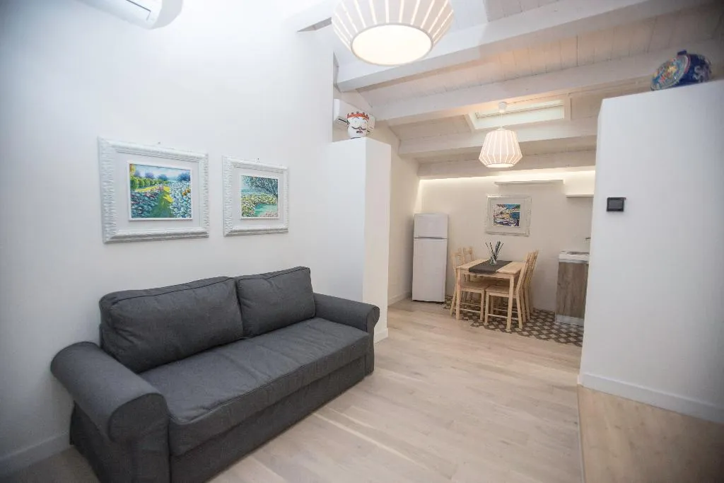 APARTMENT CAPACITY 4 Room, Residence Ventimiglia, Palermo