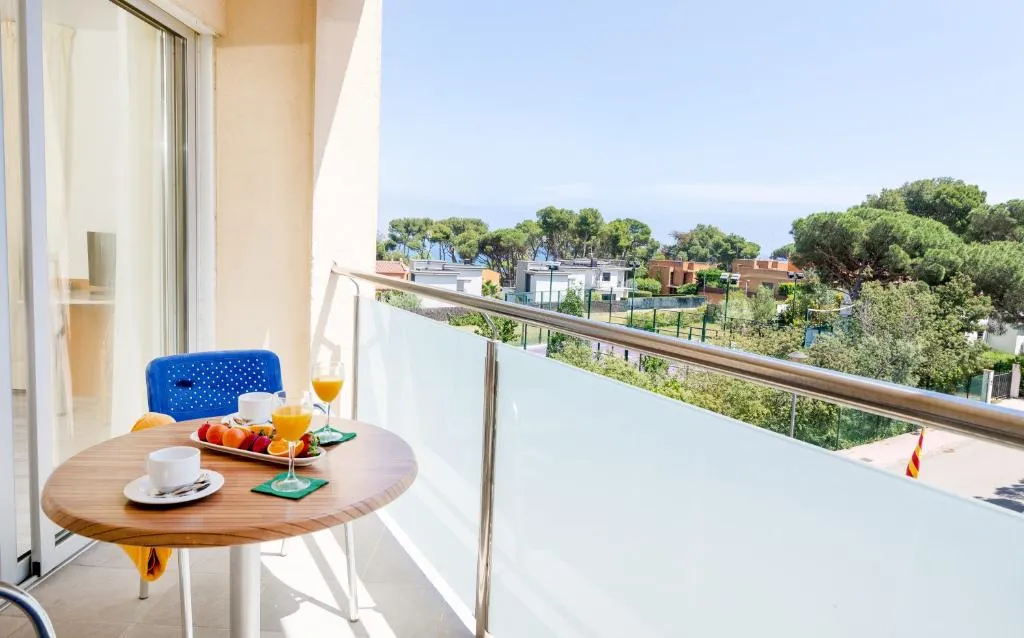 QUADRUPLE WITH BALCONY Room, Ancora, Costa Brava