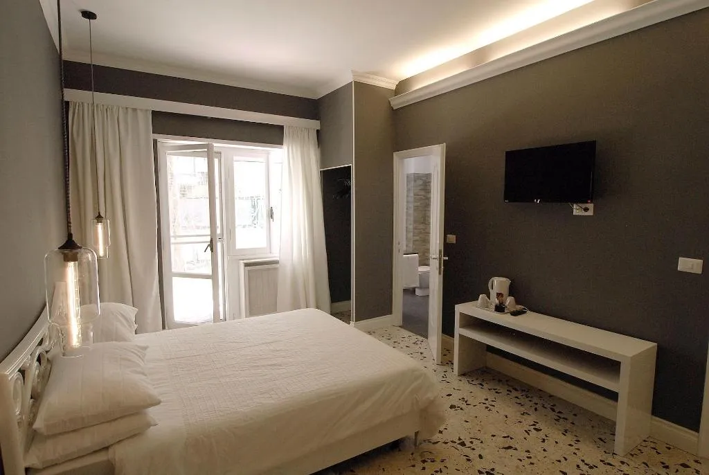 Room, Tiburtina Garden, Rome