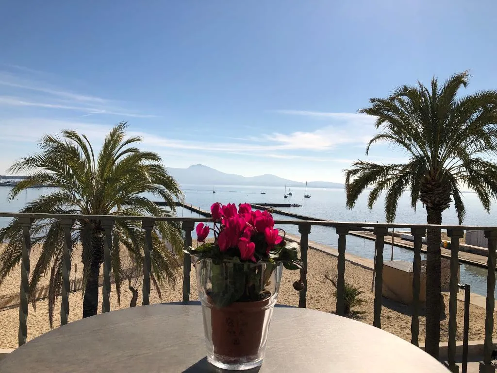 STUDIO OCEAN FRONT WITH BALCONY Room, Torre Playa, Majorca