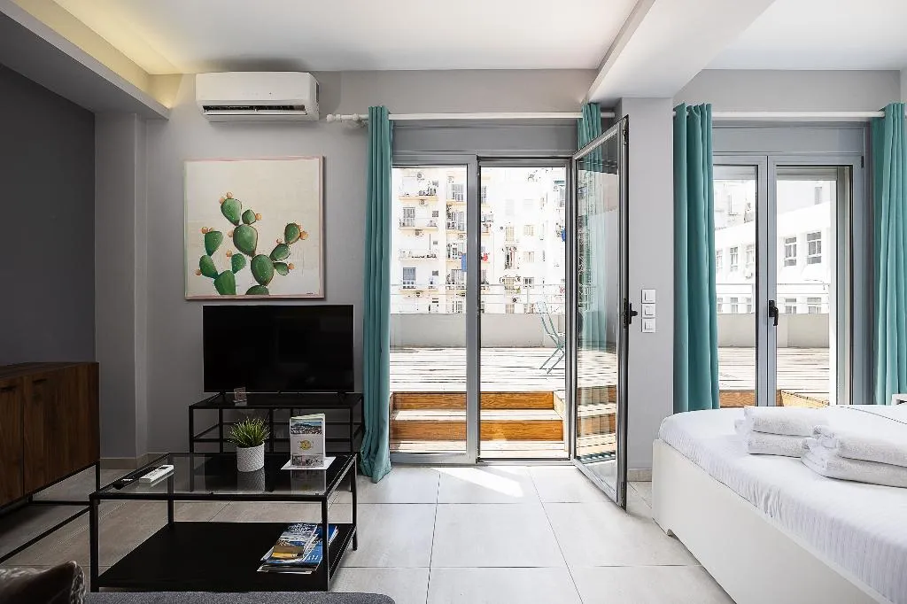 TRIPLE WITH TERRACE Room, Omnia Pagrati Apartments, Athens