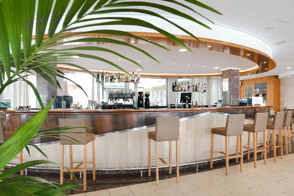 Bar, Volga, Costa Brava