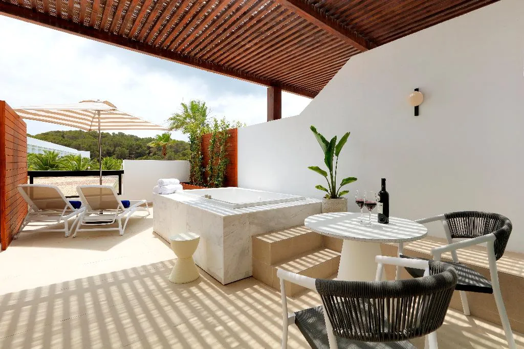JUNIOR SUITE WITH TERRACE Room, Grand Palladium Select Palace Ibiza, Ibiza