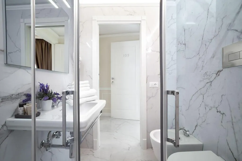 Room, La Fontanina Suites, Naples
