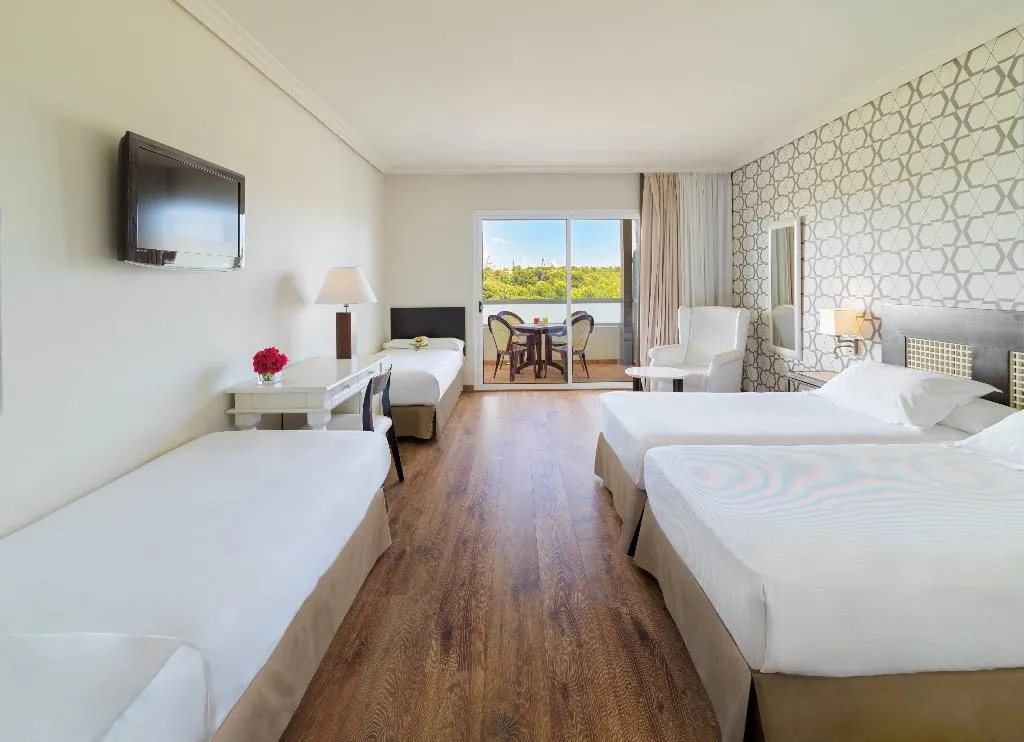 FAMILY ROOM CAPACITY 4 Room, H10 Salauris Palace, Costa Dorada