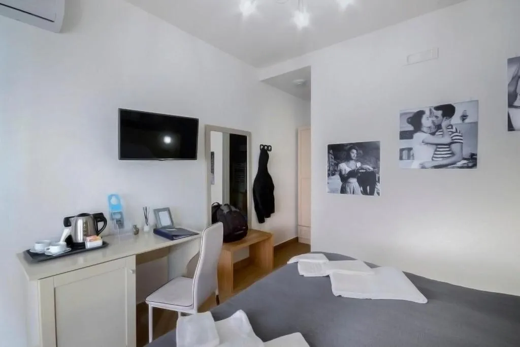 Room, B B Sorrento Queen, Naples
