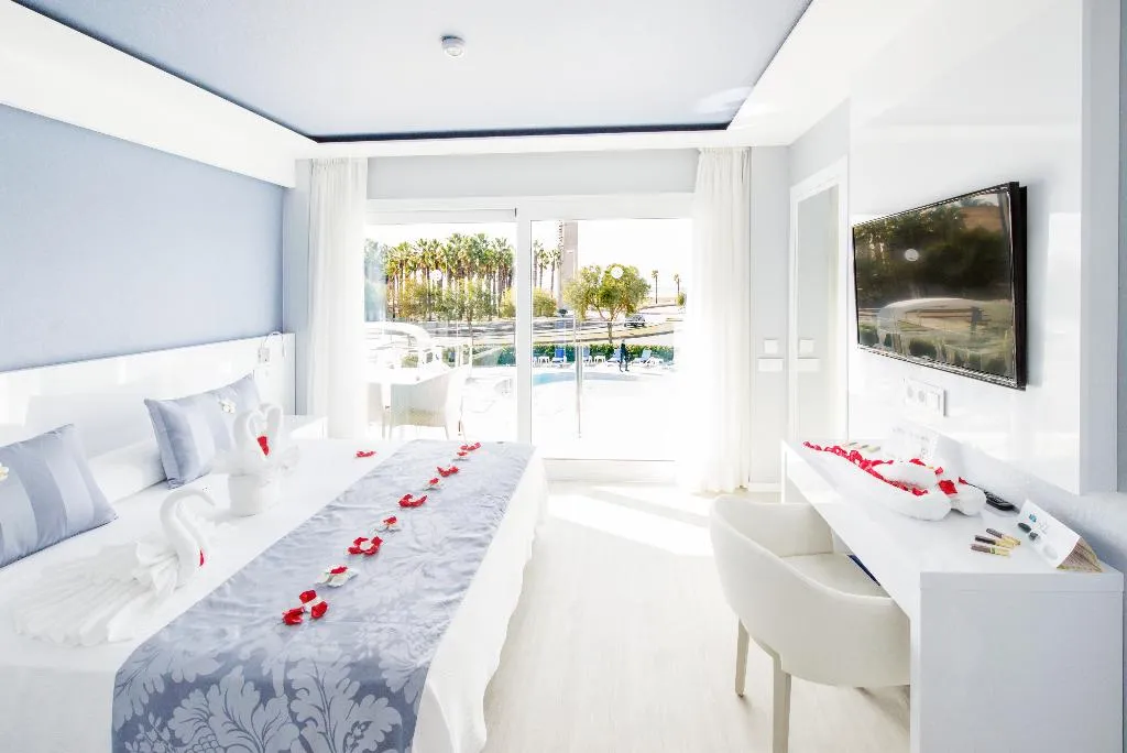 DOUBLE PARTIAL OCEAN VIEW ONE BEDROOM Room, Masd Mediterraneo, Barcelona