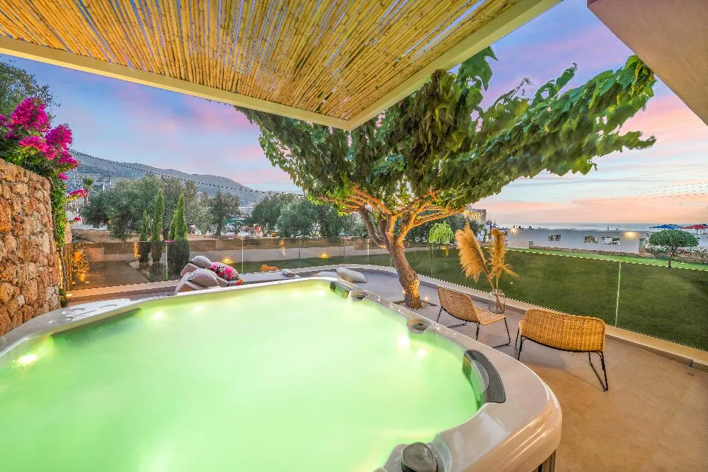 SUITE WITH JACUZZI Room, Notos Heights Hotel & Suites, Crete