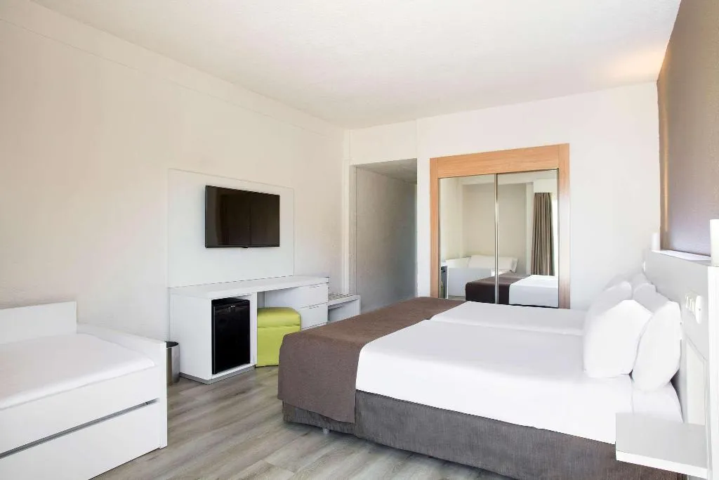 FAMILY ROOM WITH BALCONY Room, Sol Pelicanos Ocas, Costa Blanca