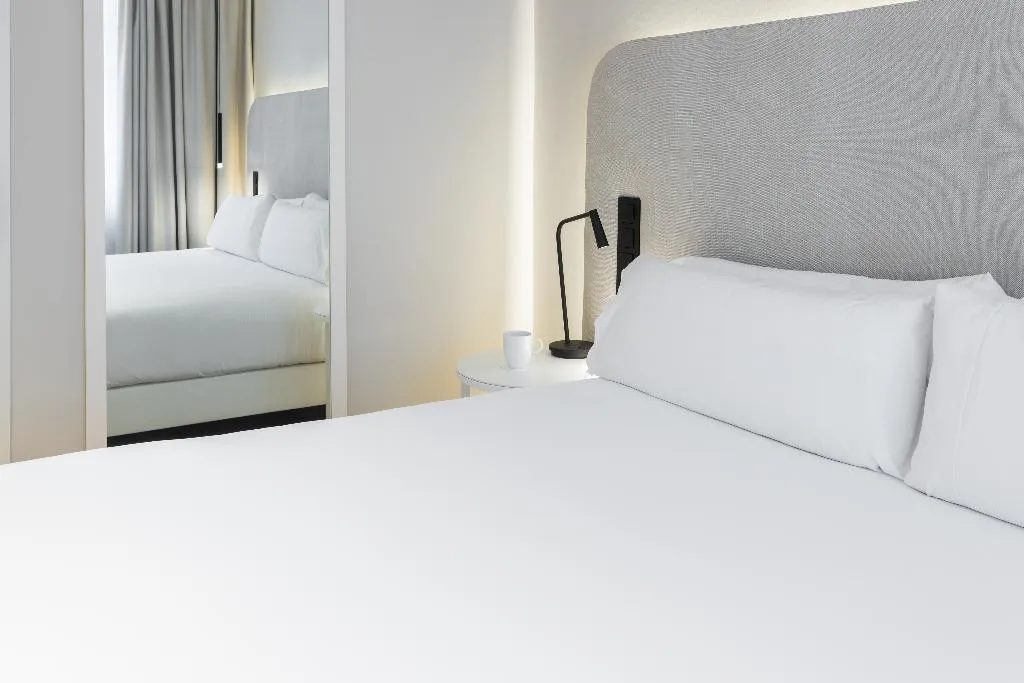 DOUBLE SINGLE USE QUEEN SIZE BED Room, Royal Ramblas, Barcelona