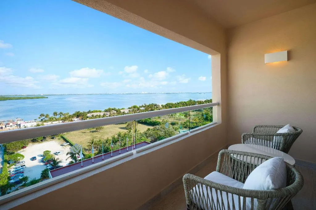 Terrace, Wyndham Grand Cancun All Inclusive Resort & Villas, Cancun Area