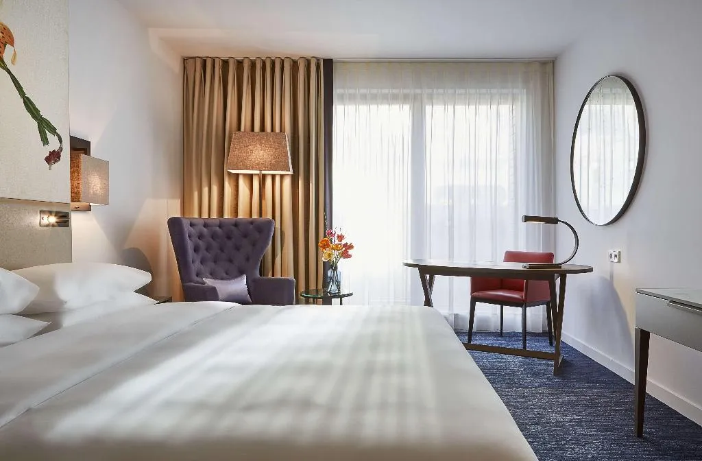 Room, Hyatt Regency Amsterdam, Amsterdam