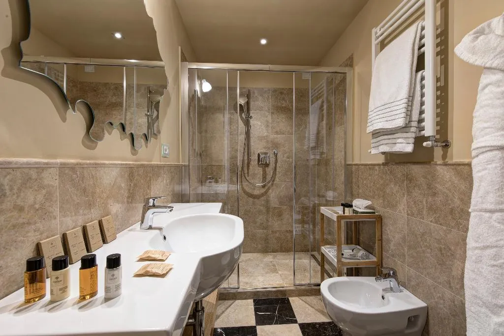TRIPLE DELUXE Room, Grand Hotel Cavour, Florence