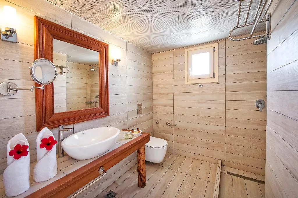 SUITE WITH JACUZZI Room, Meltemi Village, Santorini
