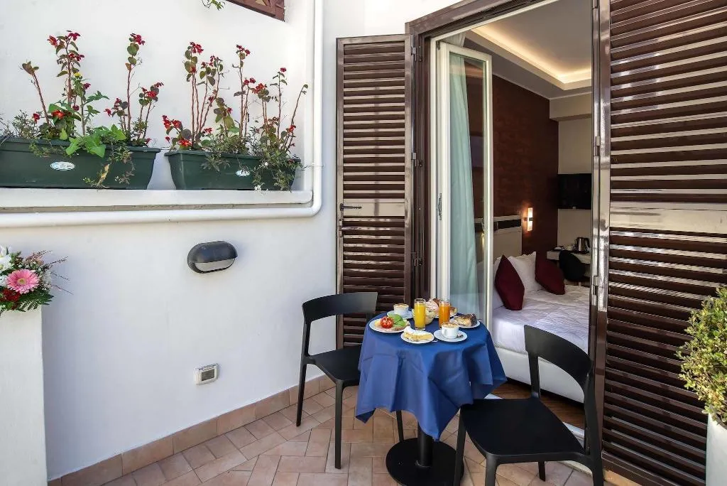 Double or Twin SUPERIOR Room, Memphis, Rome