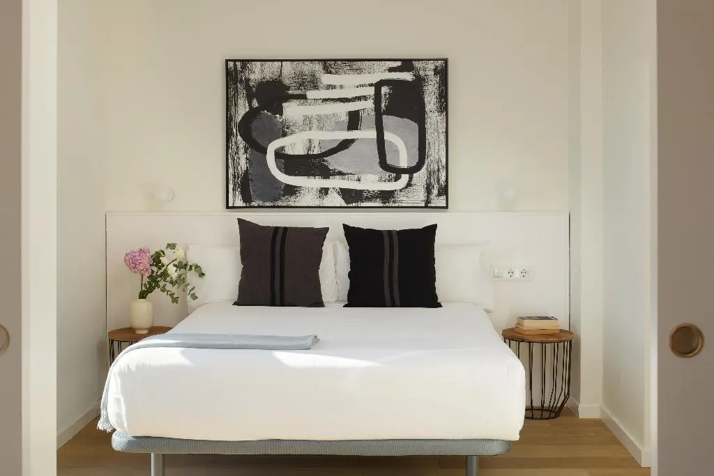 APARTMENT THREE BEDROOMS Room, Factory Apartments Barcelona, Barcelona