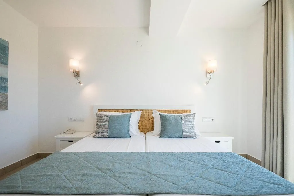 APARTMENT DELUXE OCEAN FRONT Room, Clube Porto Mós, Algarve