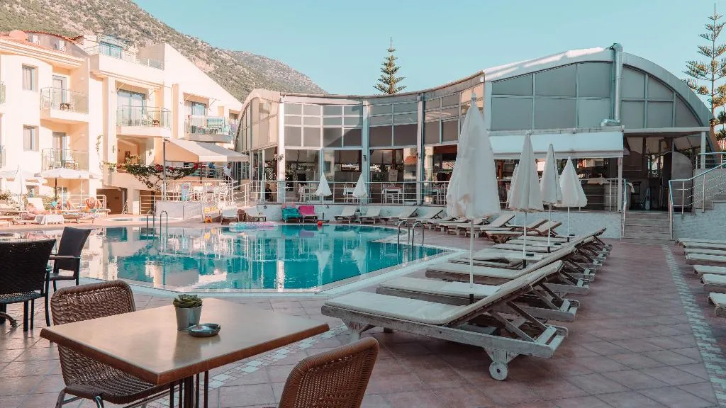 Pool, Belcehan Deluxe, Dalaman