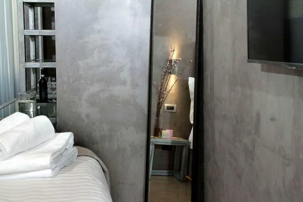 Room, Mama's Home Rome, Rome