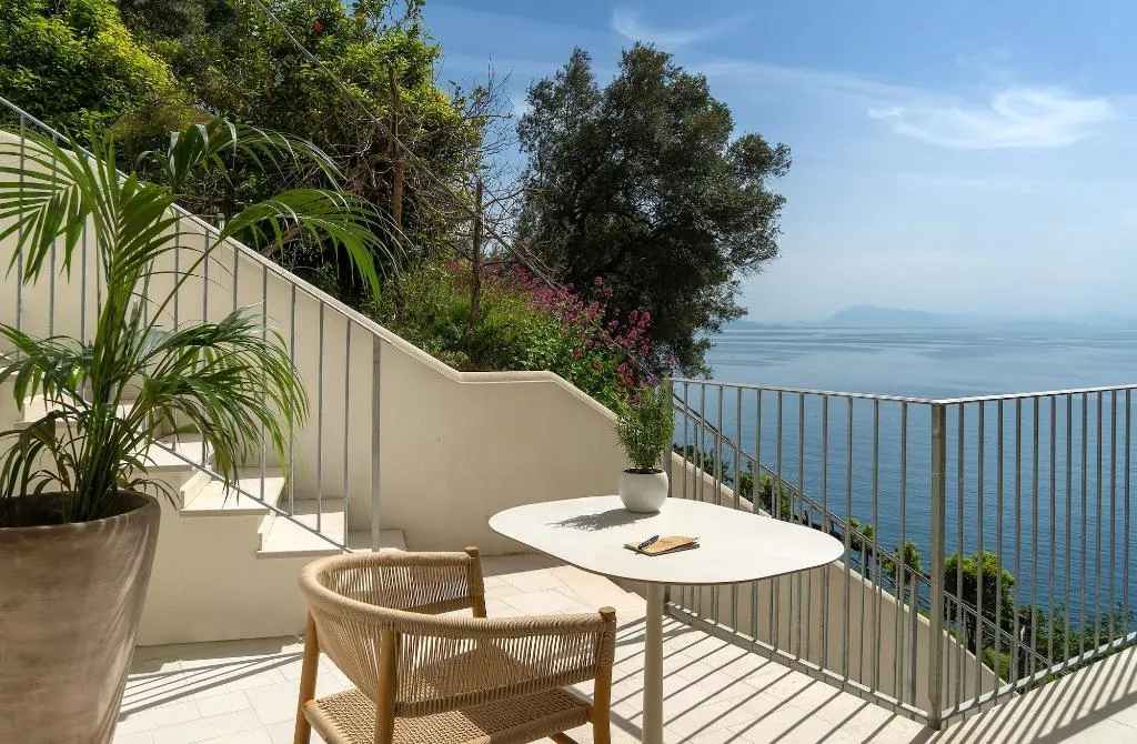 Room, Borgo Santandrea, Naples